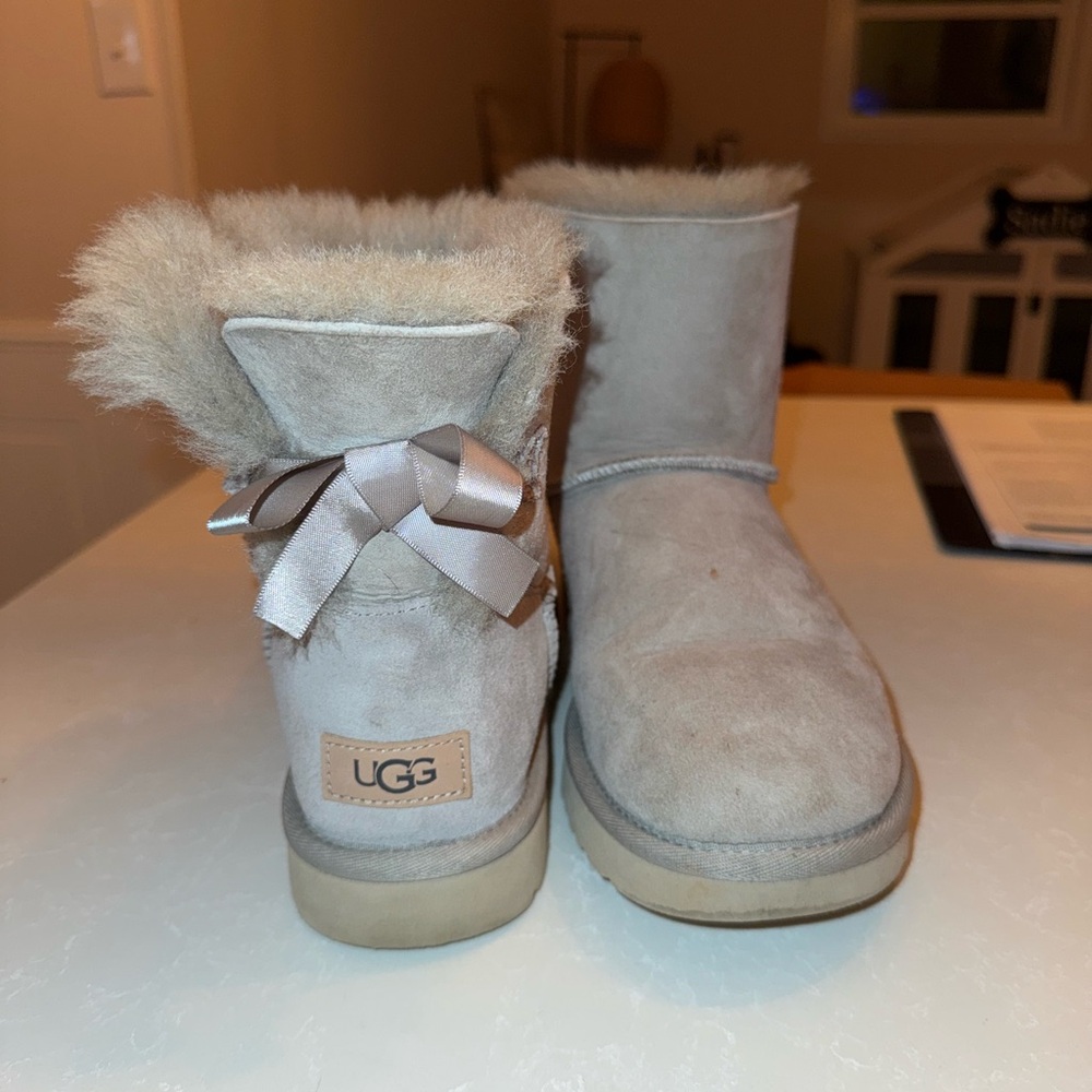 Women’s Ugg mini with bows
